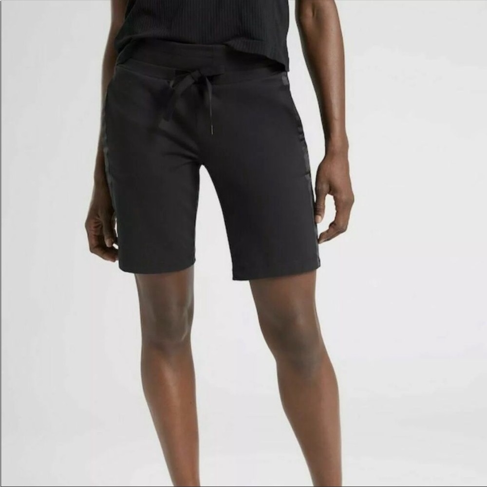 NWT Athleta Metro Downtown 7" short black size 1X
